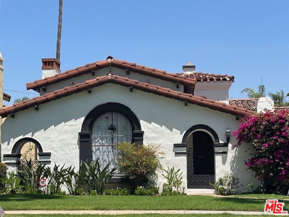 Foto principal - 168 N Doheny Dr