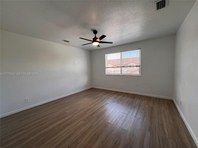 Building Photo - 3102 Coral Ridge Dr