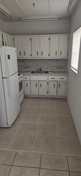 Foto del edificio - 230 SW 11th Ave
