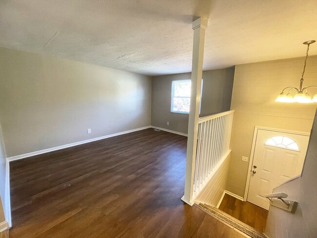 Foto del edificio - Newly Renovated Hillview Bi-Level!