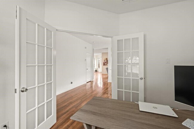 Foto del edificio - 6719 Path Way Ct