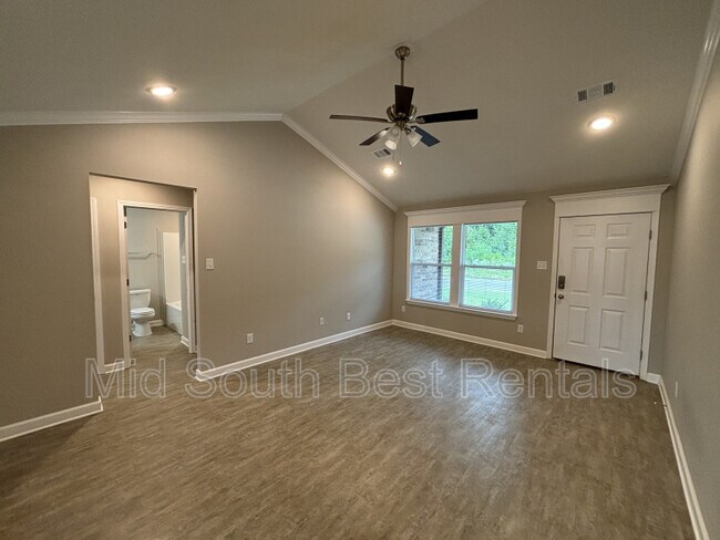 Foto del edificio - 109 Redbud Ct