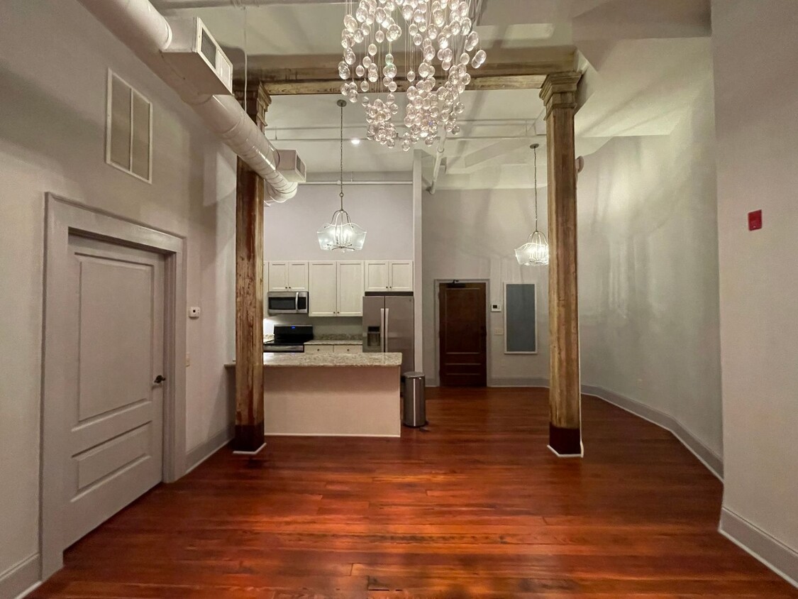 Primary Photo - 522 Cherry St