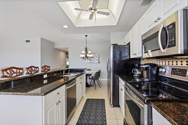 Building Photo - 2BR/2BA Lake View Condo in Heritage Oaks Golf & Country Club