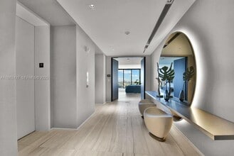 Building Photo - 1000 Biscayne Blvd