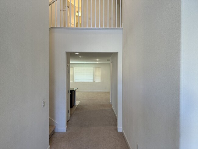 Building Photo - Beautiful 4 Bed, 3 Bath Home in Perfect Tracy Location