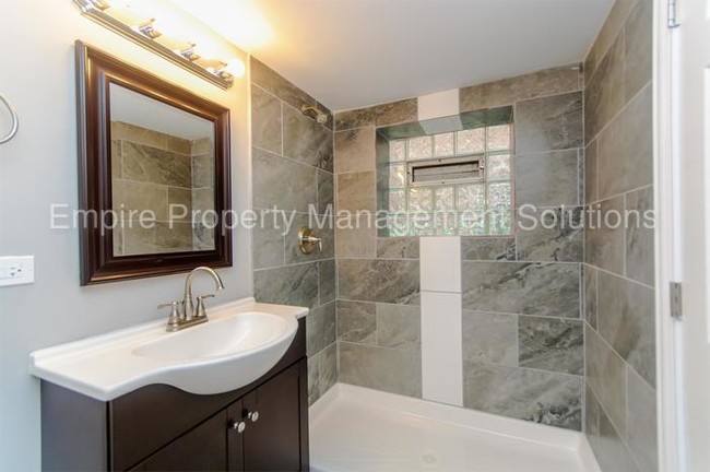 Foto del edificio - 8333 S Oglesby Ave