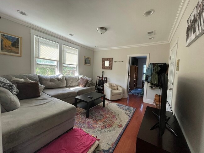 Building Photo - 2439 N Avers Ave