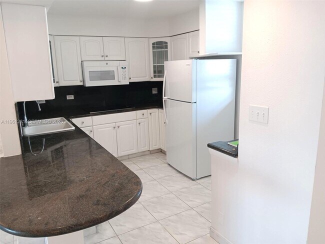 Foto del edificio - 3703 NE 166th St