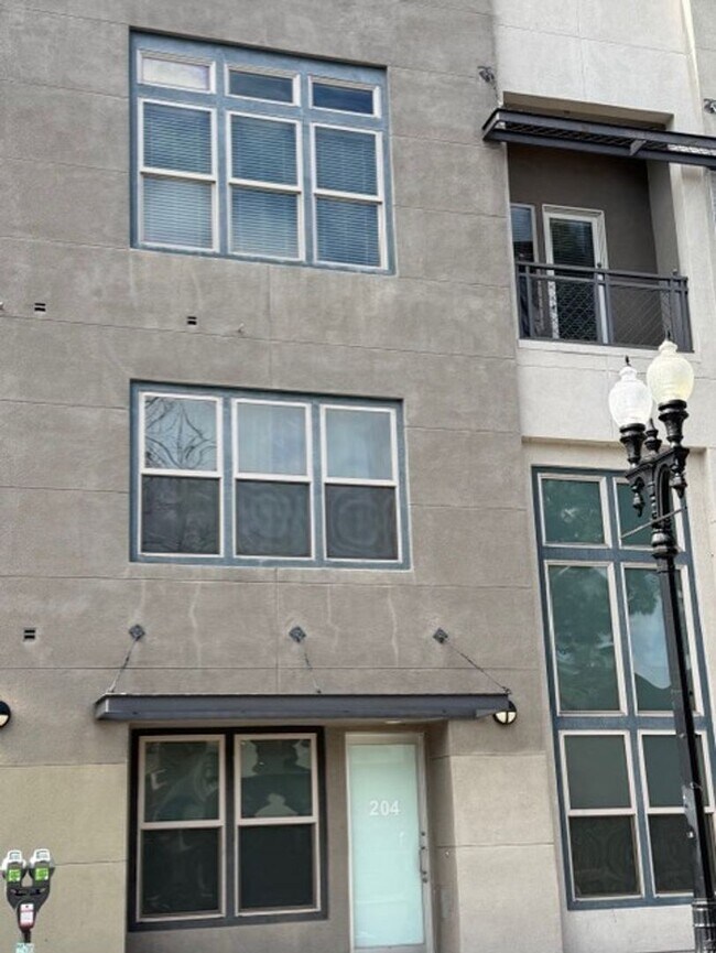 Building Photo - Work And Living Space Loft 1 Bedroom 1.5 Bath Attached Townhouse in The Downtown Santa Ana Artist...