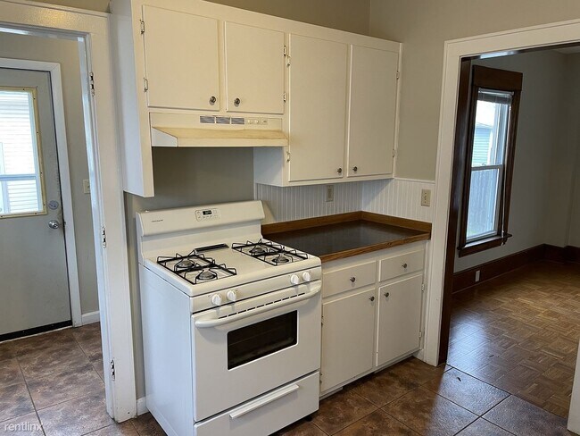 Building Photo - 3 br, 1 bath House - 1214 Forest Ave