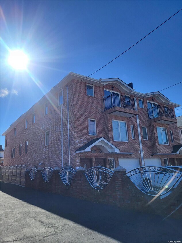 Primary Photo - 120-46 5th Ave