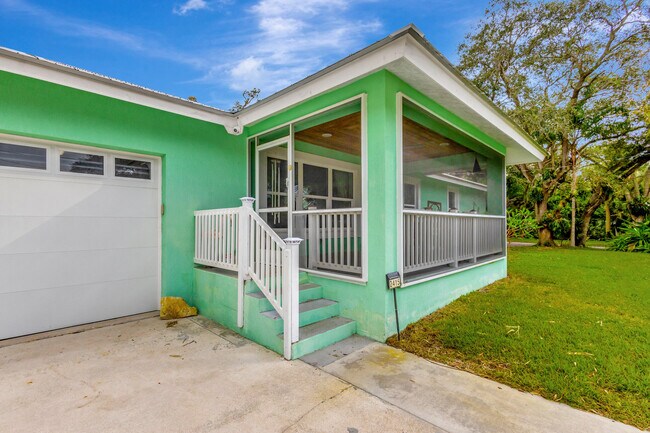 Foto del edificio - 2415 Laurel Ln