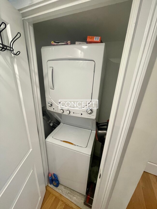 Building Photo - 64 Gordon St