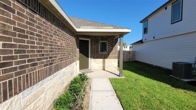 Building Photo - 467 Dalloway St