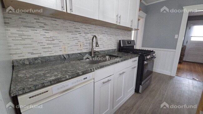 Foto del edificio - 121 Delmont Ave