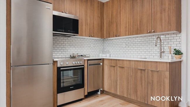 Building Photo - 68 Gold St