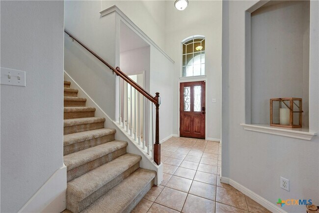 Foto del edificio - 130 Farm House Rd
