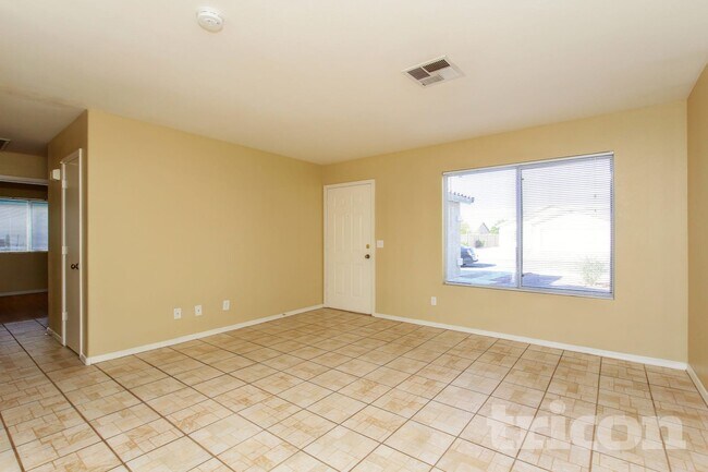 Foto del edificio - 4127 W Solar Dr