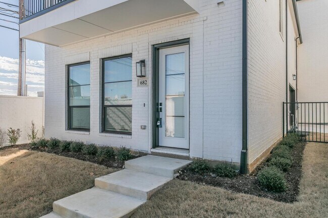 Building Photo - Excellent 3 bedroom 2.5 bath in Arlington