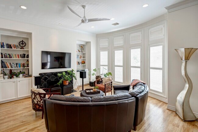 Building Photo - 5014 Mellon St