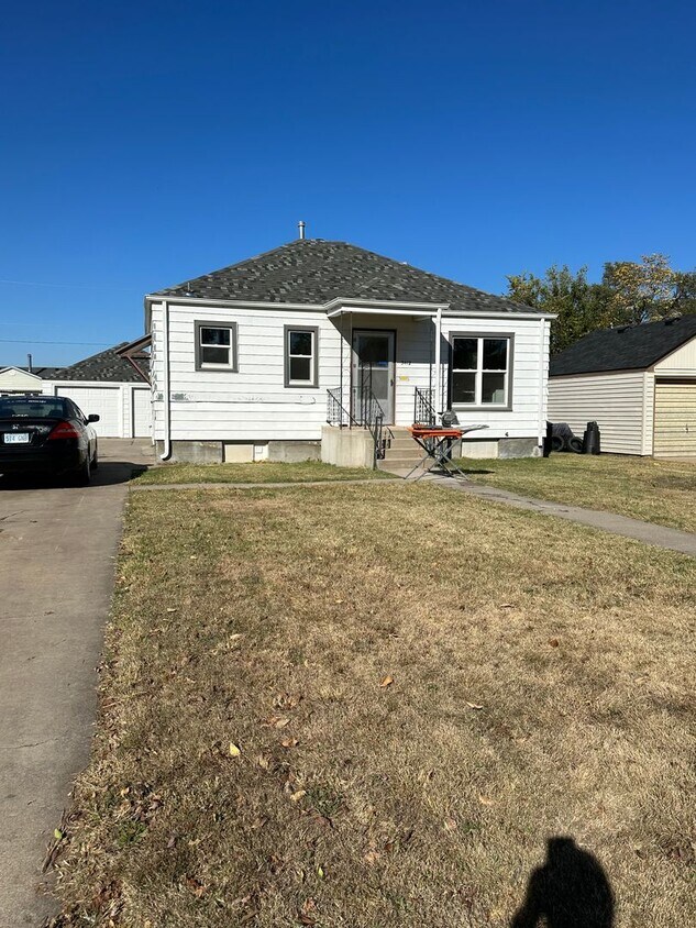 Primary Photo - 2 Bedroom, 2 Bathroom House