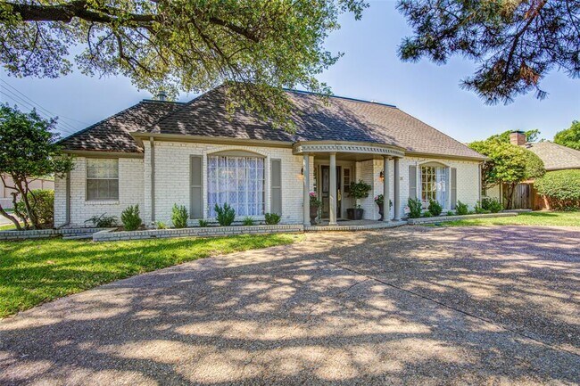 Foto del edificio - 5728 Surrey Square Ln
