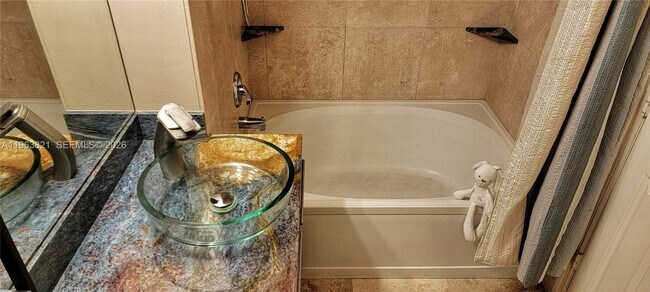 Foto del edificio - 2891 NE 185th St