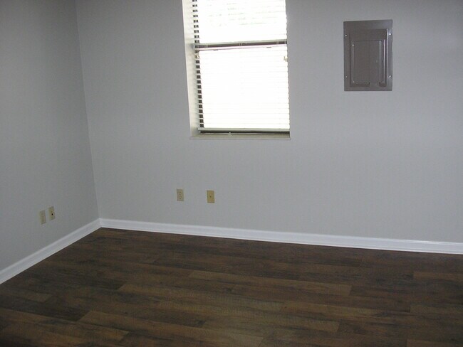 Foto del edificio - 1733 Campus Plaza Ct