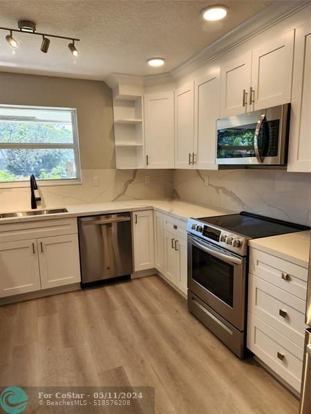 Foto del edificio - 1443 NE 56th St