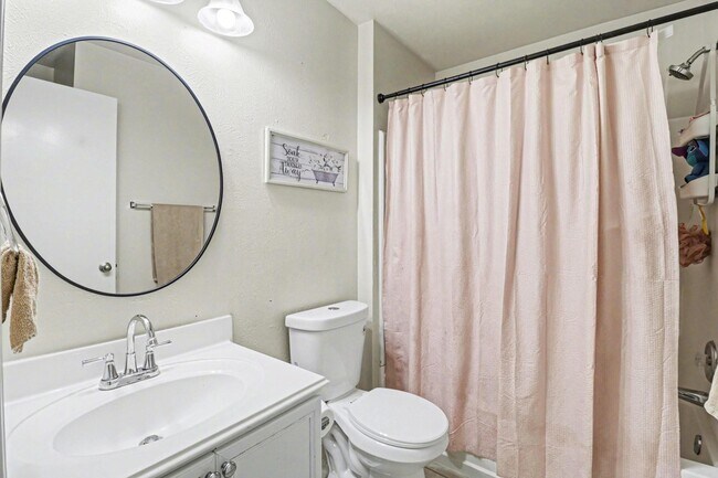 Foto del edificio - 2910 Meiko Dr