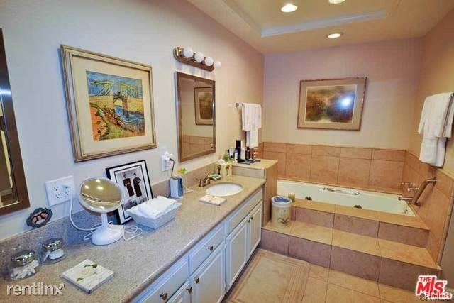 Building Photo - 2 br, 2 bath House - 4338 Redwood Ave # B115