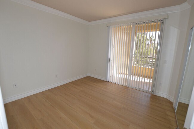 Building Photo - 270 E. Flamingo Rd.