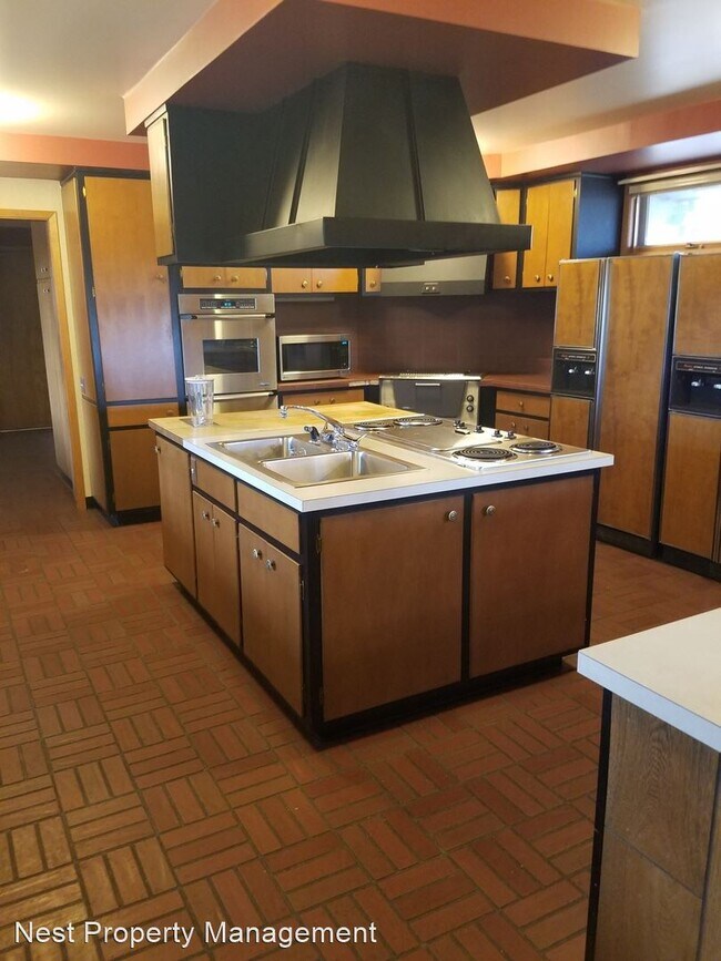 Foto del edificio - 6 br, 3 bath House - 2060 Melrose Ave