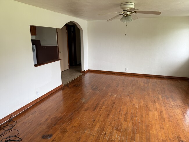 Foto del edificio - 403 Rose Ln