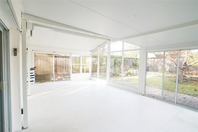 Building Photo - 612 Cambridge Dr