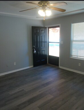 Foto del edificio - Fully rehabbed duplex with 3 bedrooms and 2 baths in Sugar Creek, MO