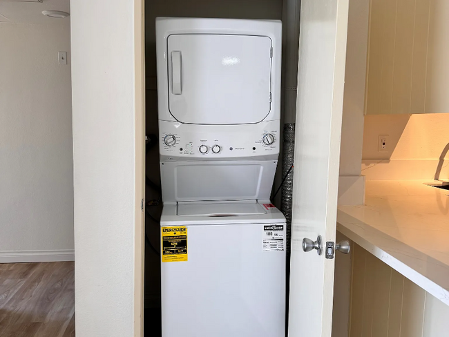 Foto del edificio - 2425 Purdue Ave