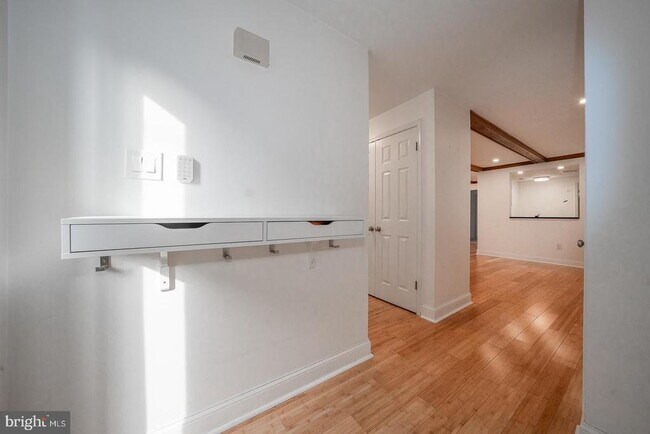 Building Photo - 504 Mountainview Dr