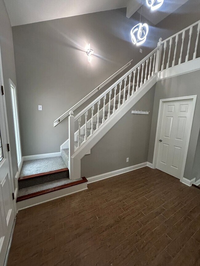 Building Photo - Wyndyke Country Club Subdivision! Newly Re...