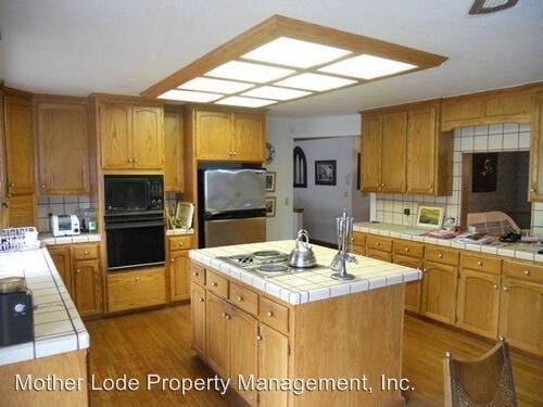 Building Photo - 3 br, 2 bath House - 44 Roble Rd
