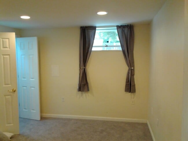 Building Photo - 6214 E Hemlock Dr