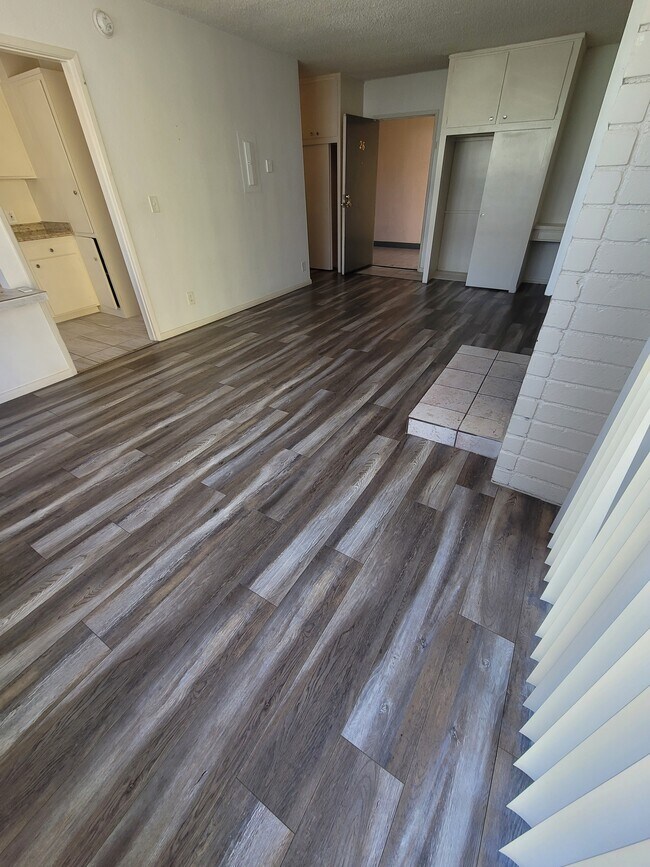 LIVING AREA - 7111 Woodley Ave