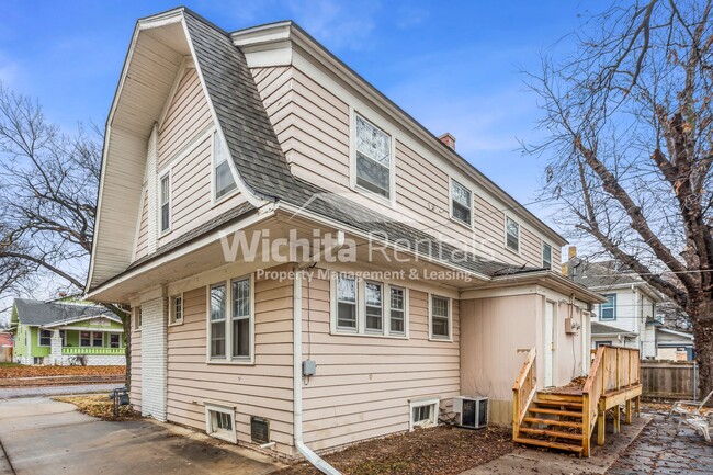 Building Photo - 2 bedroom duplex - College Hill