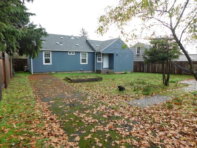 Building Photo - Adorable 2 Bedroom 1 Bath Single Story House with a Garage