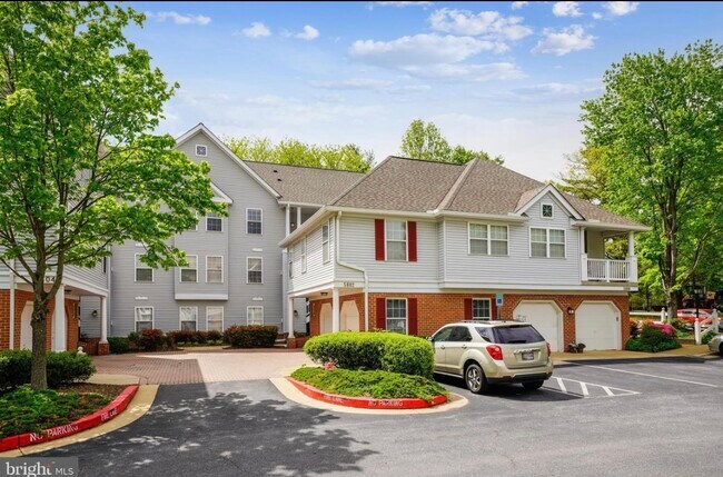 Building Photo - 5802 Wyndham Cir