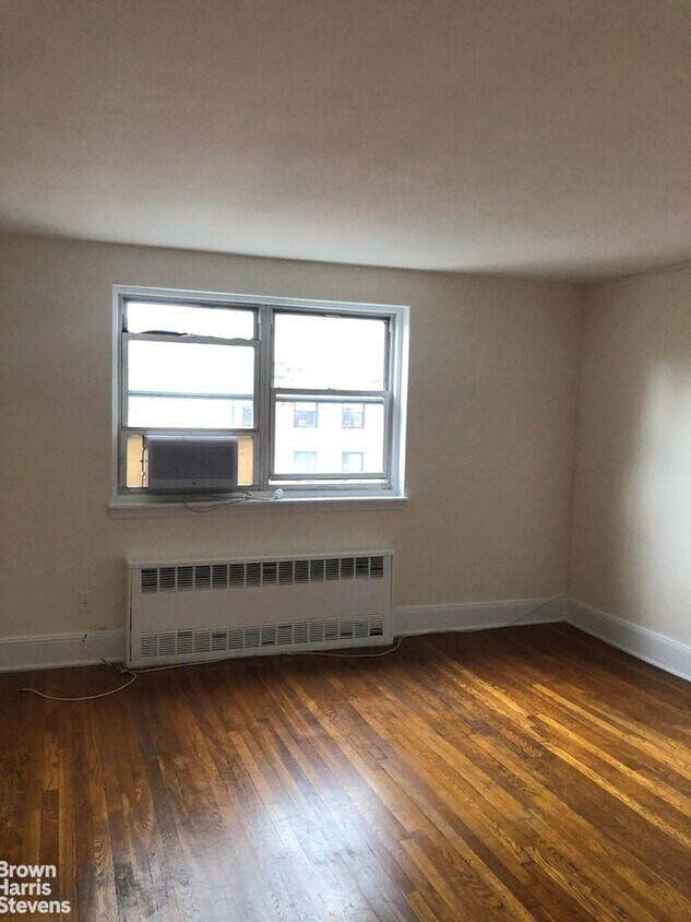 Building Photo - Top Floor Studio in Brooklyn Heights