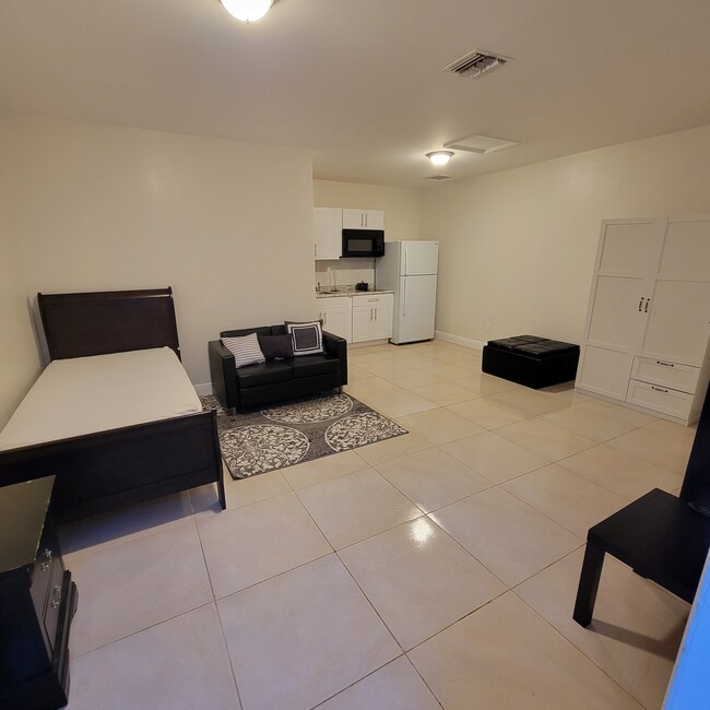 Foto del edificio - 808 NW 19th St