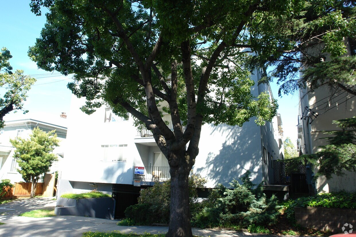 Building Photo - 1831 Delaware St