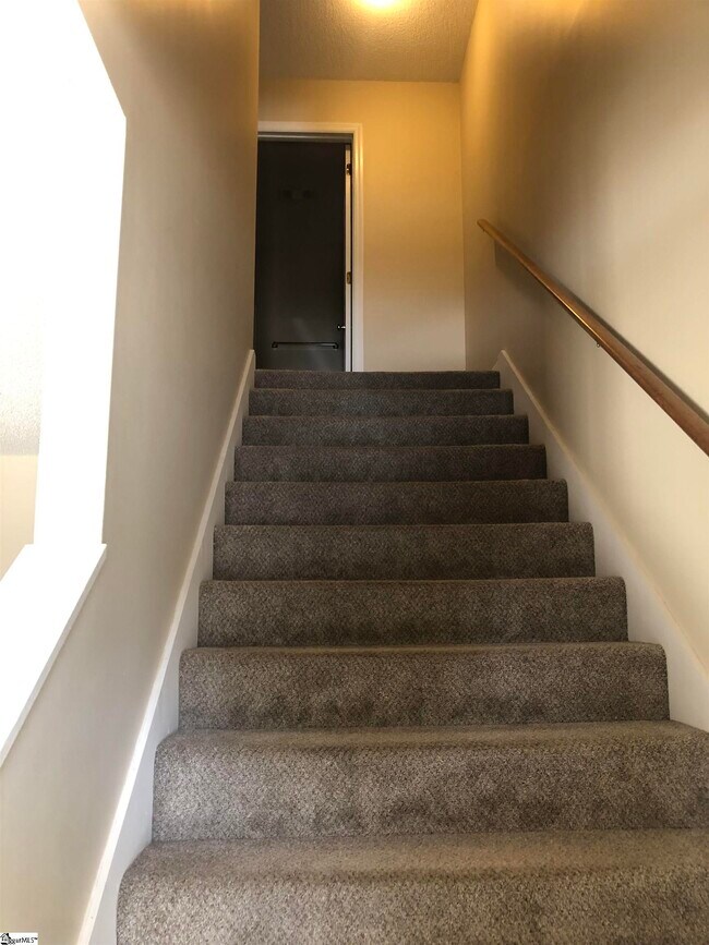 Foto del edificio - 114 Country Cove Ln